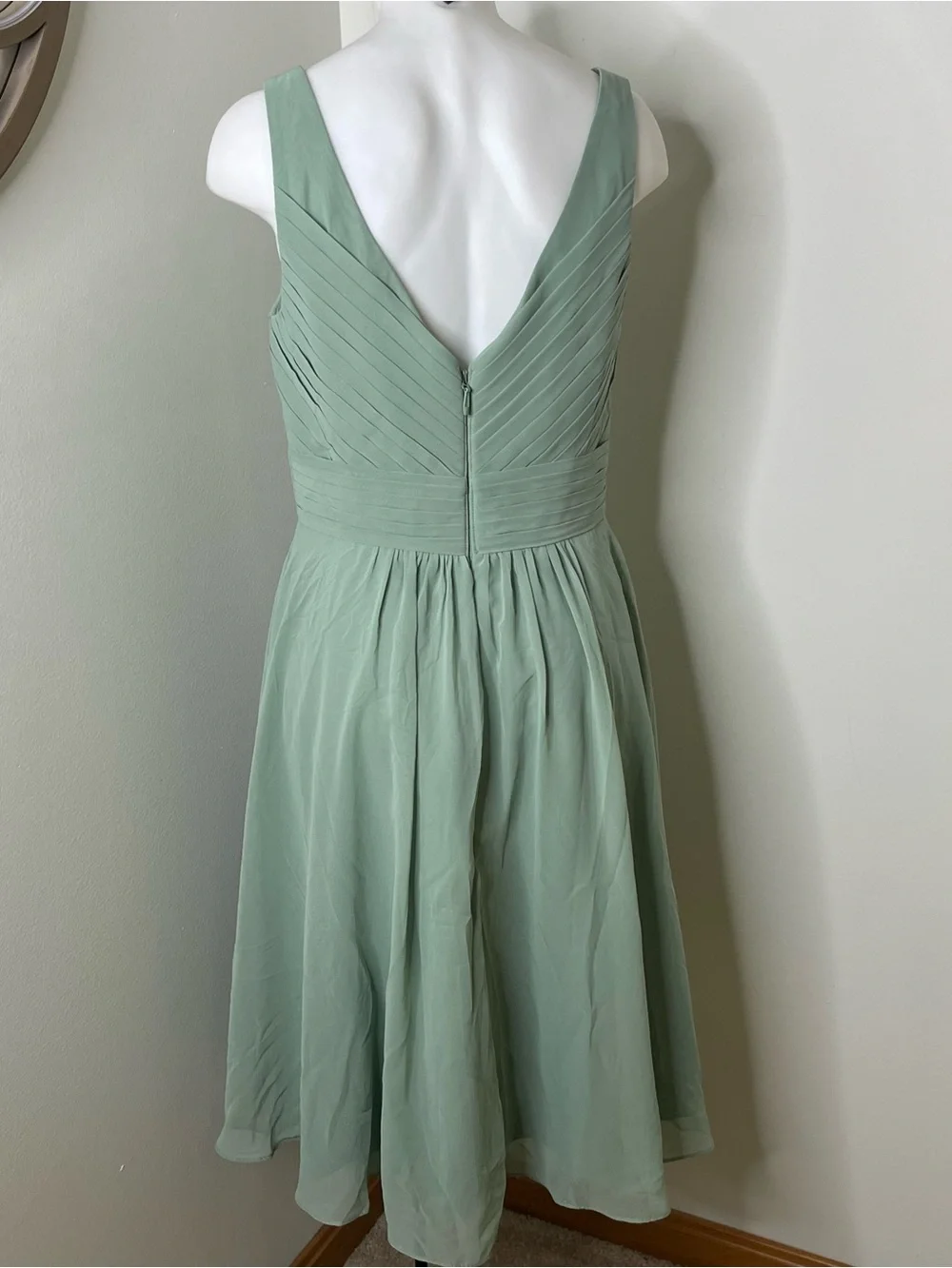 Azazie Grace V- Neck Knee Length A-Line Chiffon Formal Dress Size 6 - Picture 5 of 8